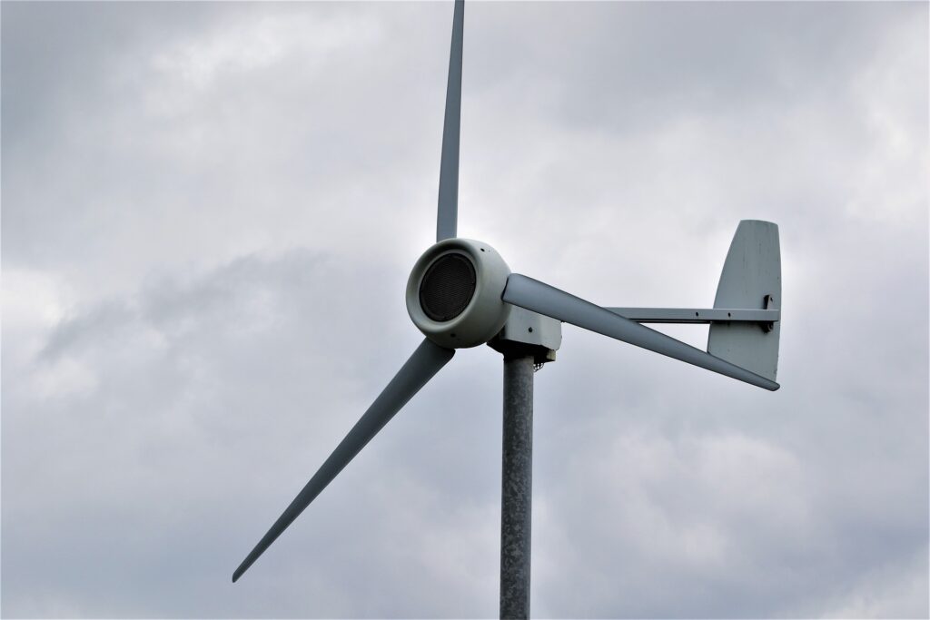 Mini-Windkraftanlagen. Lohnt sich das "Kleinwindrad" auf dem Hausdach oder im Garten"? (Foto: Pixabay)