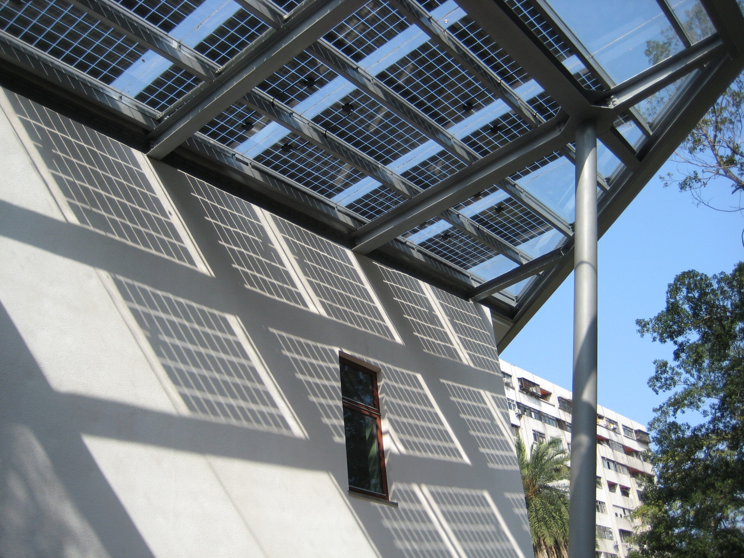 Bifaziale Photovoltaikmodule für Balkonkraftwerke: Vor- und Nachteile, Einsatzbereiche