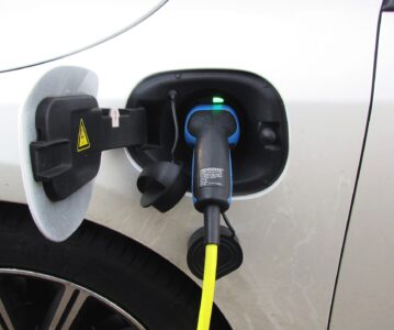 Neuer Fotovoltaik-Zuschuss: Elektroauto-Besitzer bekommen bis zu 10.200 Euro!