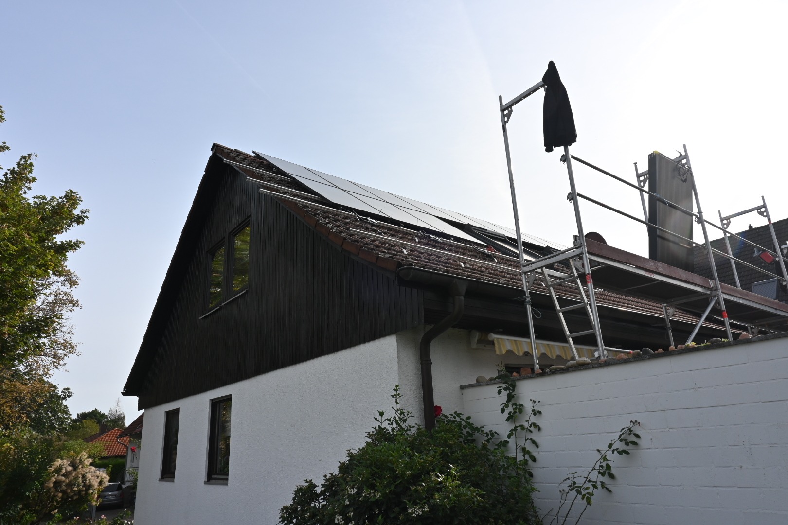 Photovoltaik-Montage: Wer haftet, wenn jemand vom Dach fällt?